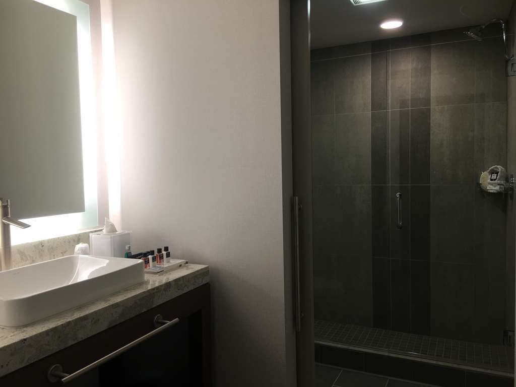 Best Western Premier Hotel At Fisher'S Landing Vancouver Szoba fotó