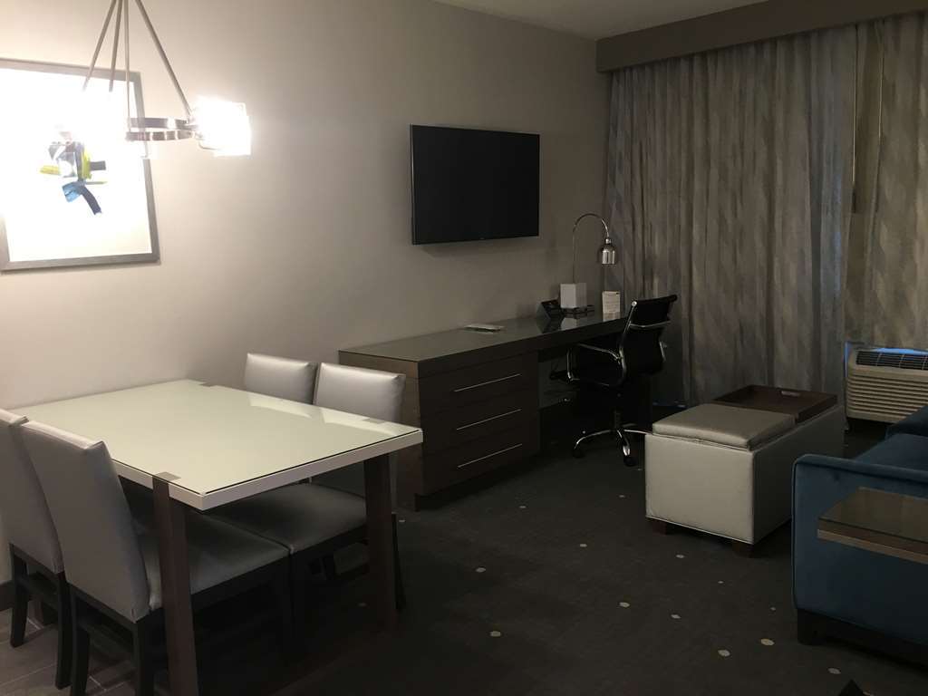 Best Western Premier Hotel At Fisher'S Landing Vancouver Szoba fotó